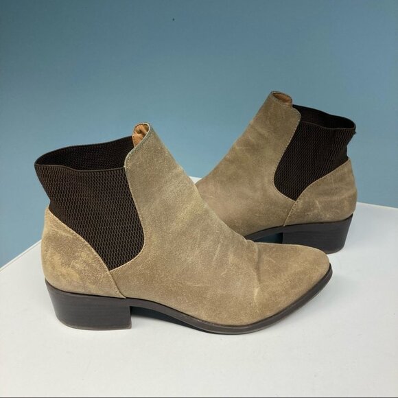 SEYCHELLES Sz 8.5 Chelsea Classic Suede Ankle Booties 1.5” Heel - Picture 3 of 11